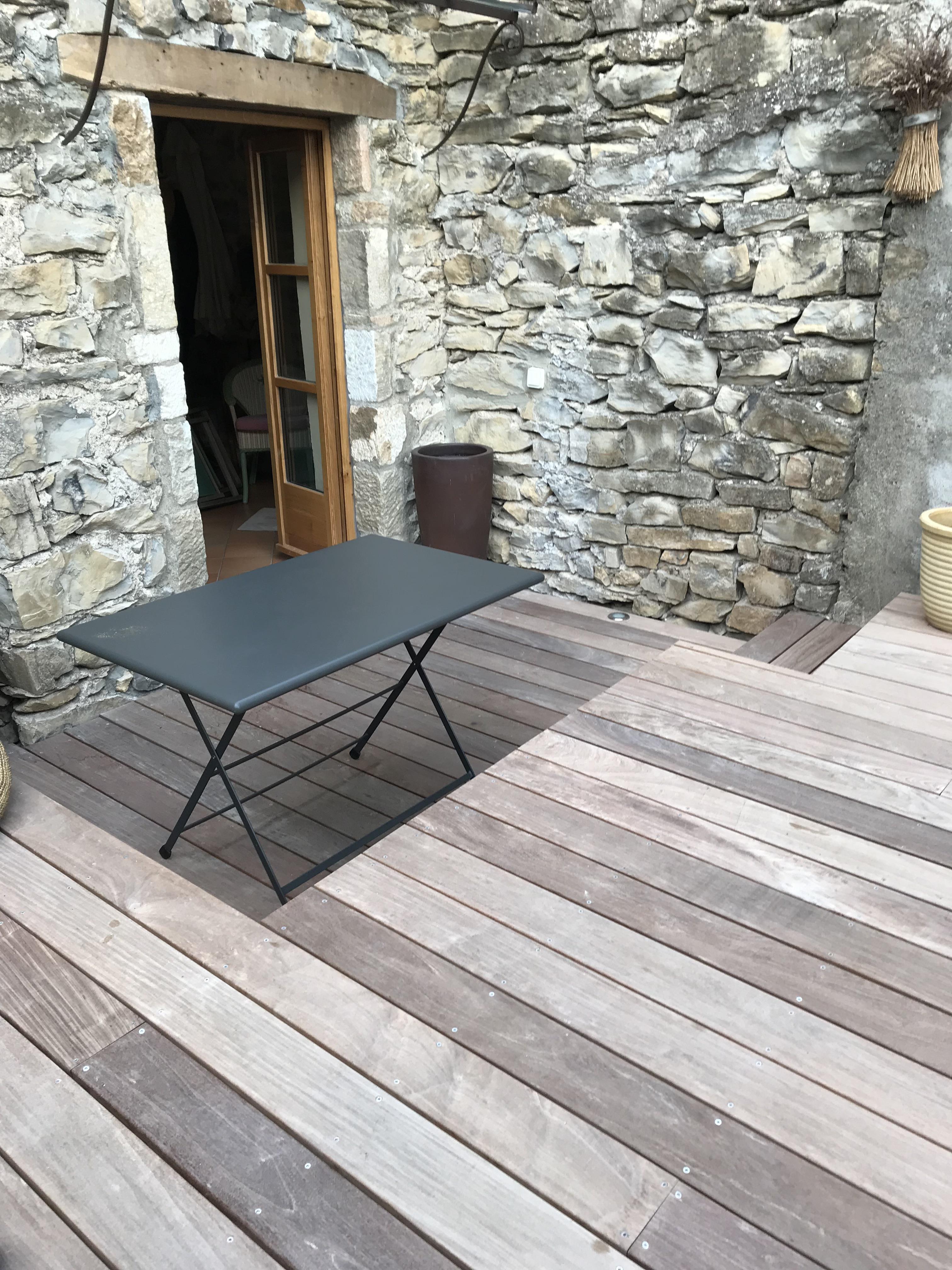 Réalisation d’une terrasse bois IPE sur mesure à Vesseaux