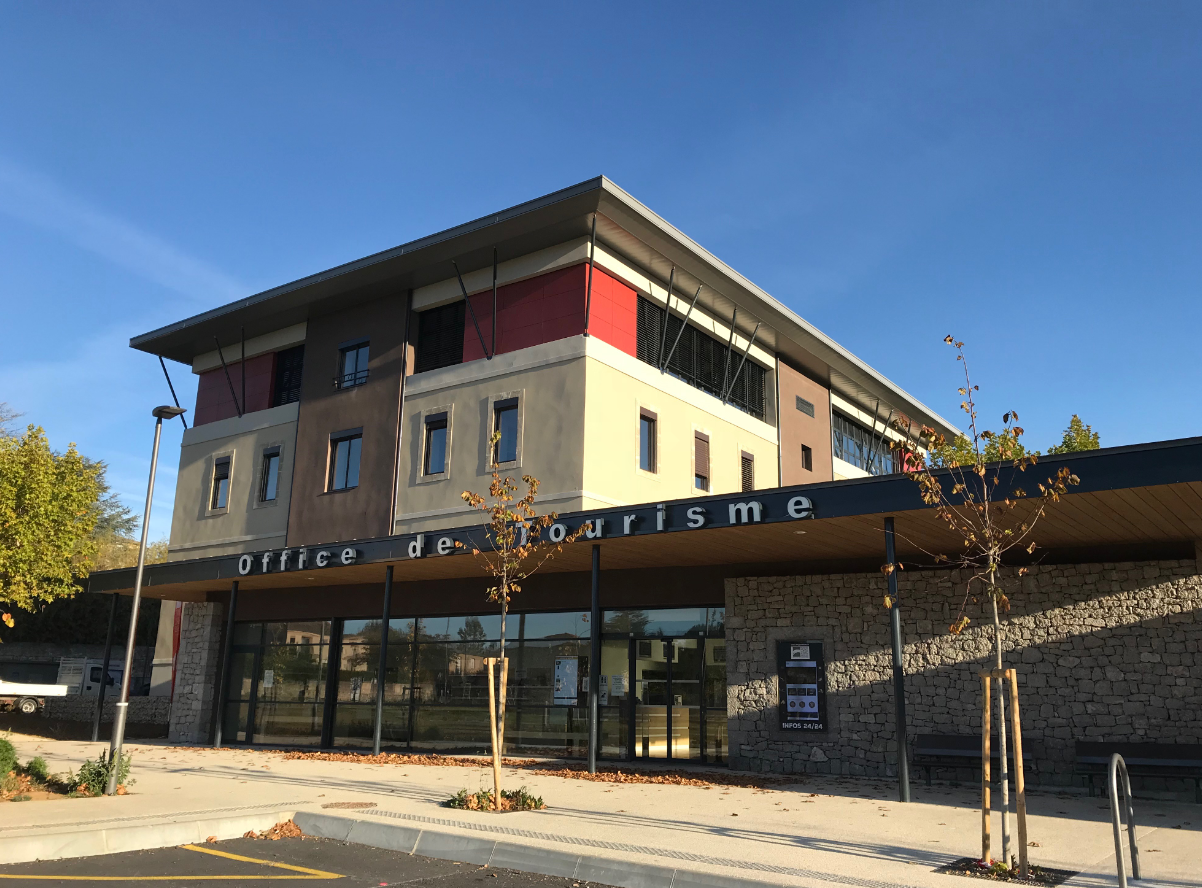 Espace d’accueil du public à l’Office de Tourisme de Vallon Pont d’Arc